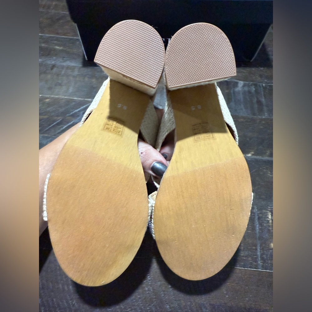 NIB Vici Palmer Criss Cross Heeled Sandal in Camel Sz 8.5 Cruise Vacay Yacht - Picture 4 of 8
